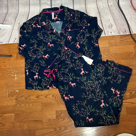 Gilligan & O'Malley Other - NWT Gilligan & O’Malley reindeer pajama set